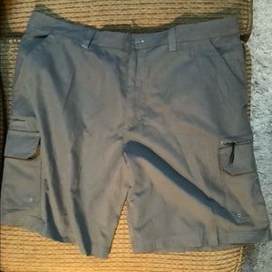 REEL LEGENDS mens cargo shorts  gray size 40 NEW
Retail $54.00
